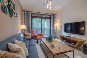 1 Bedroom Apartment in Downtown Old Town with Garden View